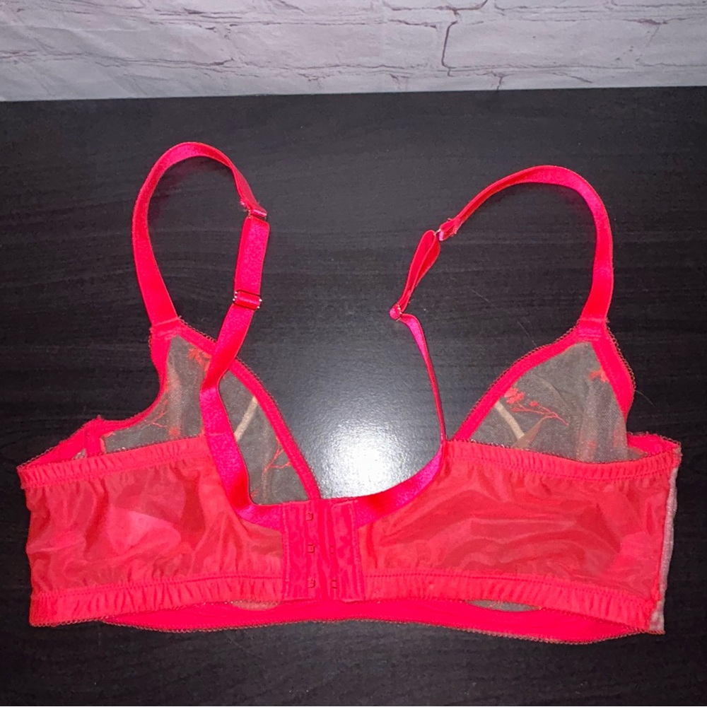 Savage X Fenty Foiled Springs
Pink Bra‎ size 38DD - Picture 3 of 5